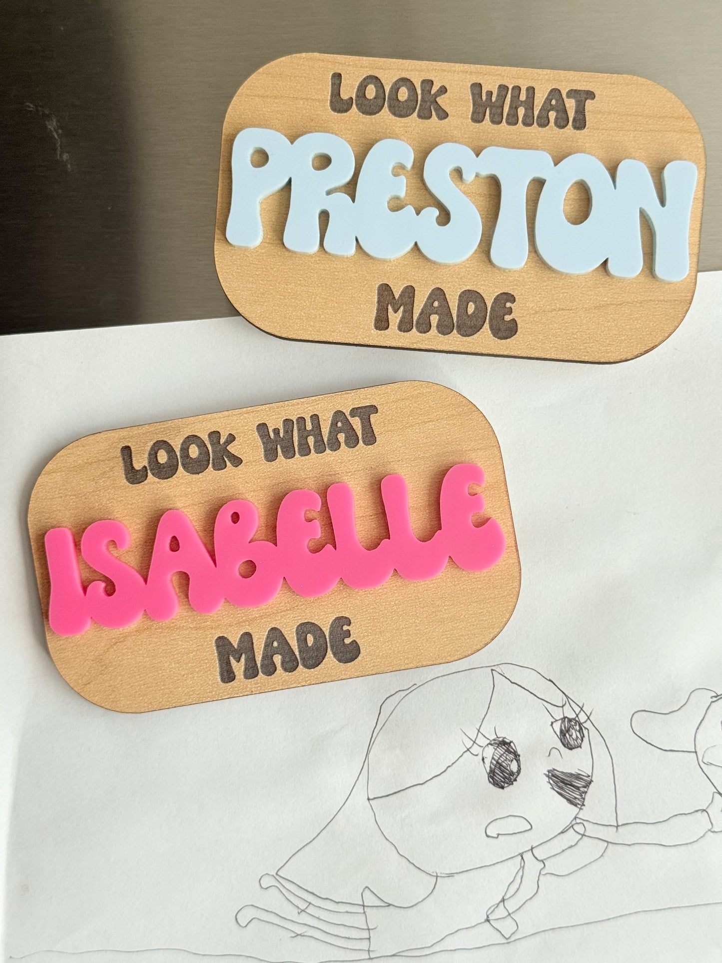 Fridge magnet (look what)