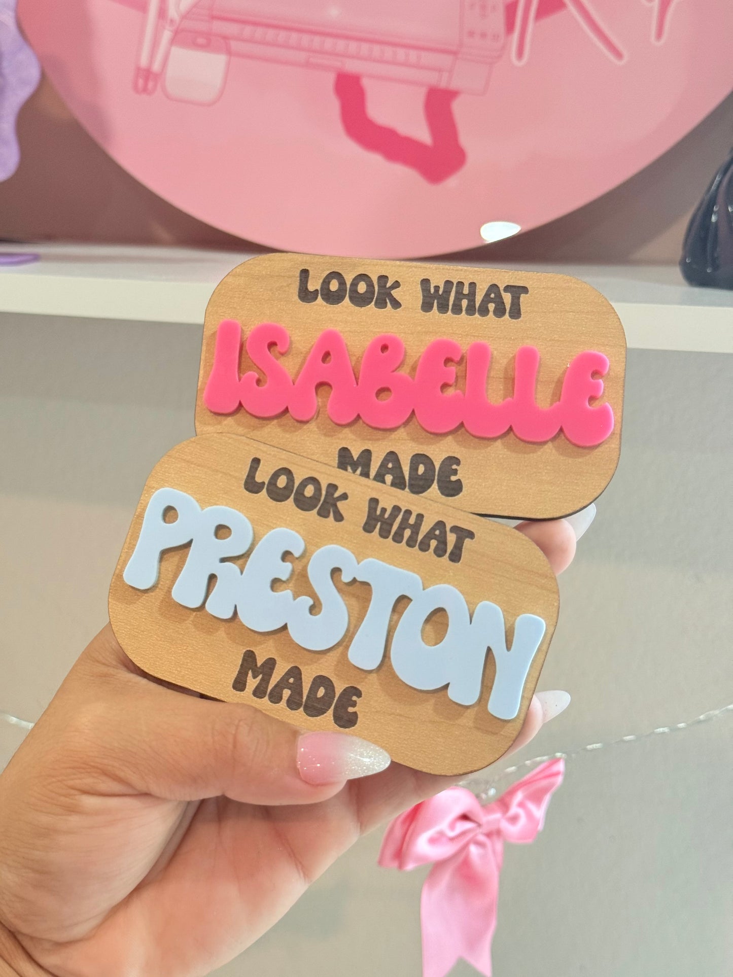 Fridge magnet (look what)